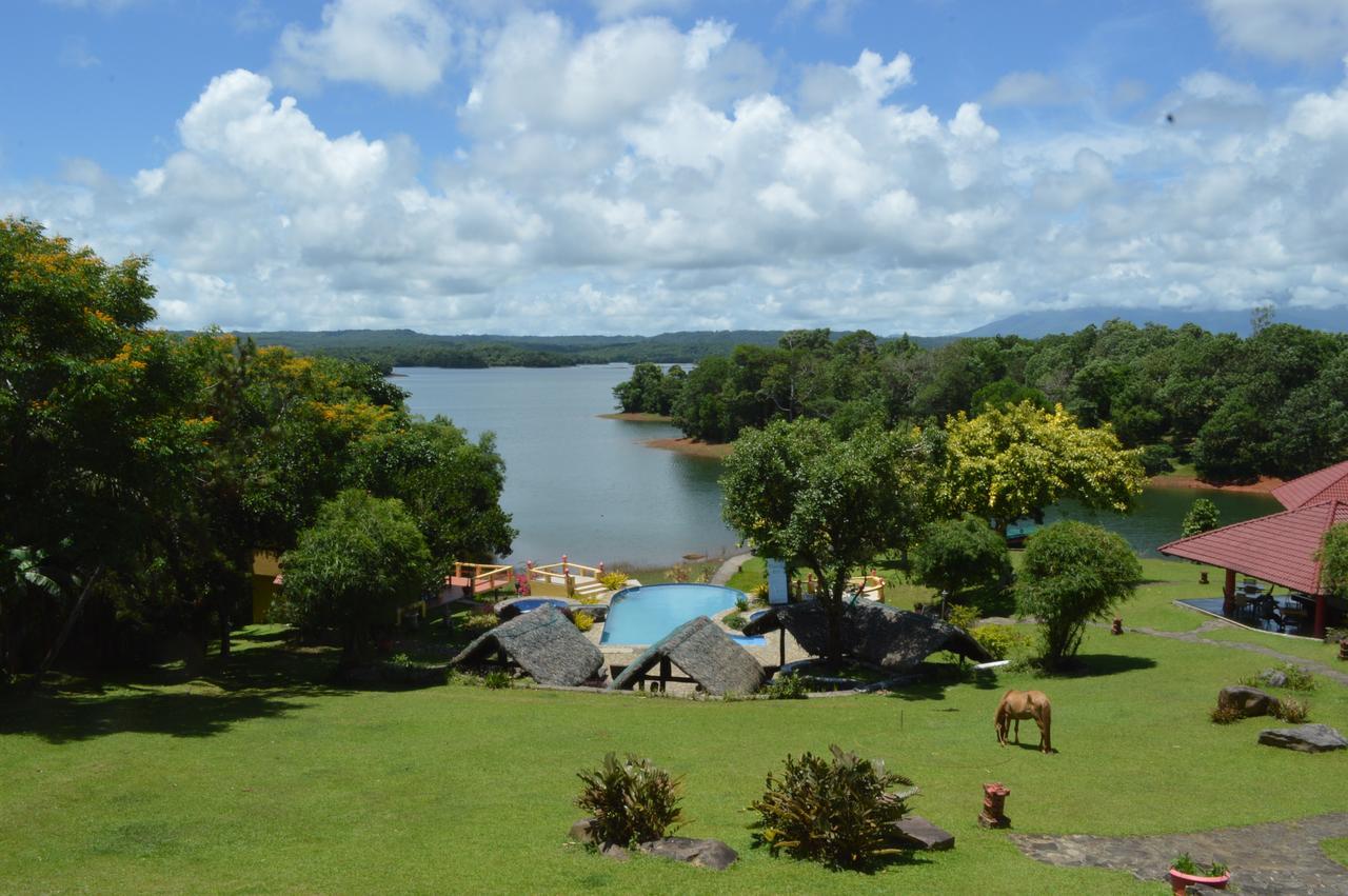 Porta Verde Resort Villas Caliraya Dolores  Buitenkant foto
